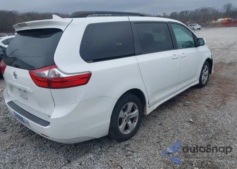 2020 Toyota Sienna Le z USA, uszkodzony, nr VIN 5TDKZ3DC7LS058323